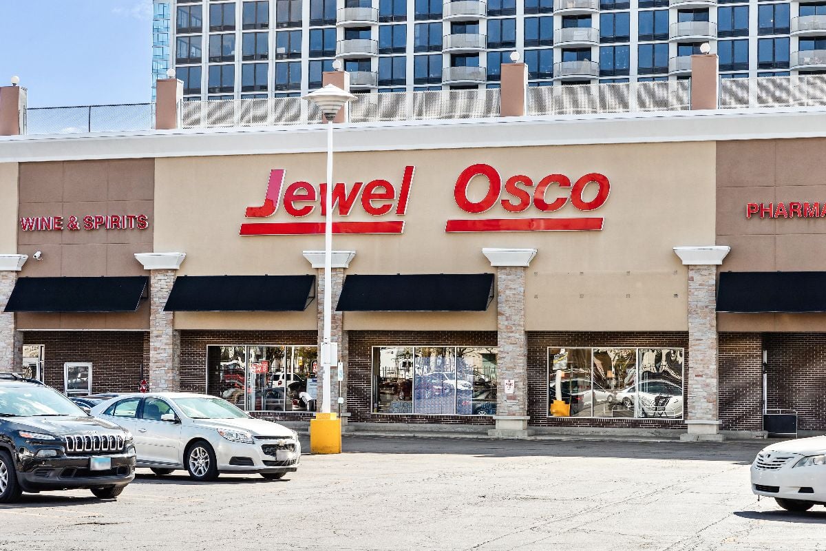 CHICAGO, IL, USA - AUGUST 14, 2021: A Jewel-Osco grocery store in one of the Chicago neighborhoods.