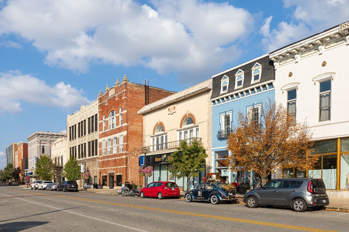 Bbusiness district on main street in Kokomo, Indiana.