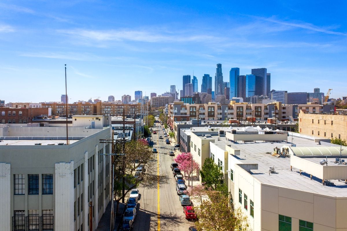  A panoramic view of a residential neighborhood in Los Angeles.