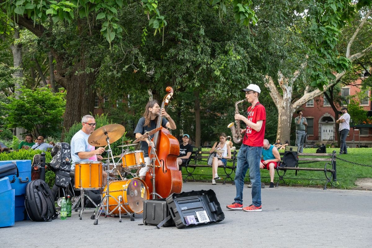 A three men jazz band, playing in the Washington square park.