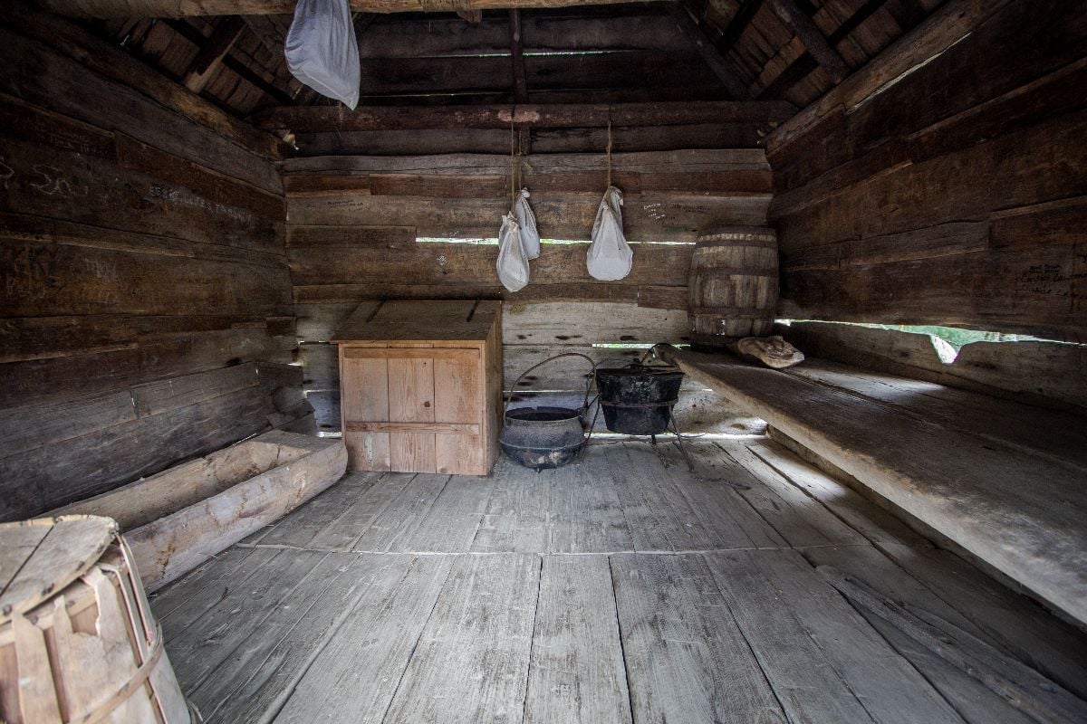 One room cabin