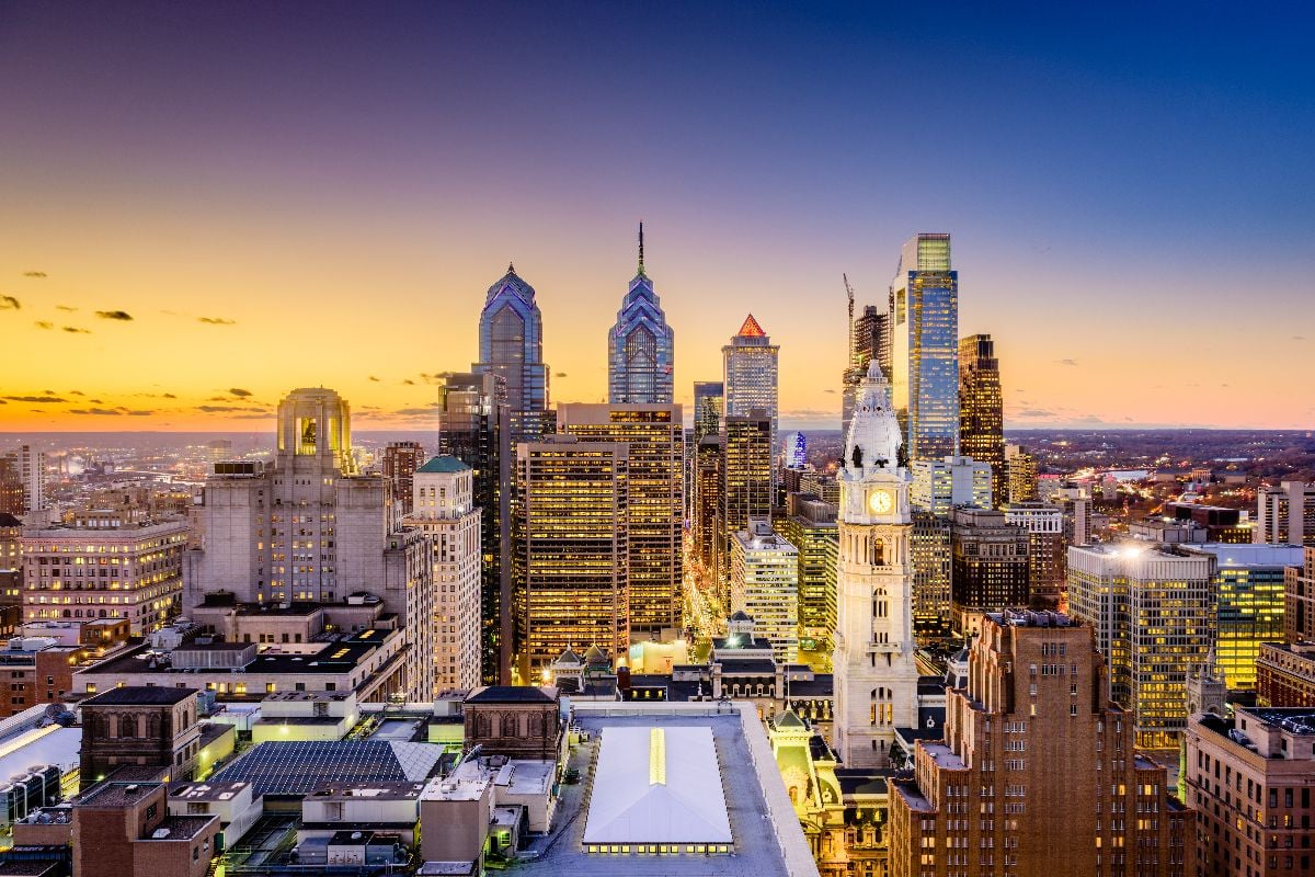 Philadelphia downtown city skyline at dusk.