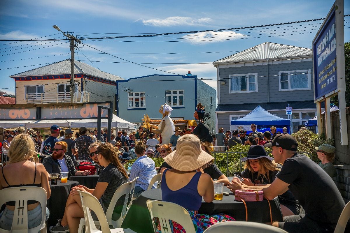 Pop-up dances moving through the city with live music and marionette.
