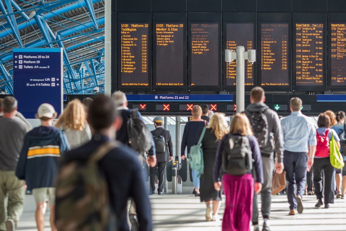 A crowd of commuters walking toward the platforms.