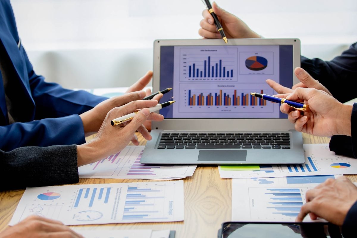 Business cooperation of real estate investors.