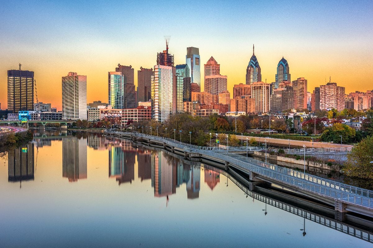 Philadelphia downtown skyline at dusk on the Schuylkill River.