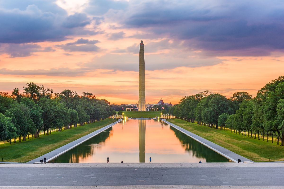 Washington monument on the reflecting pool in Washington, DC.