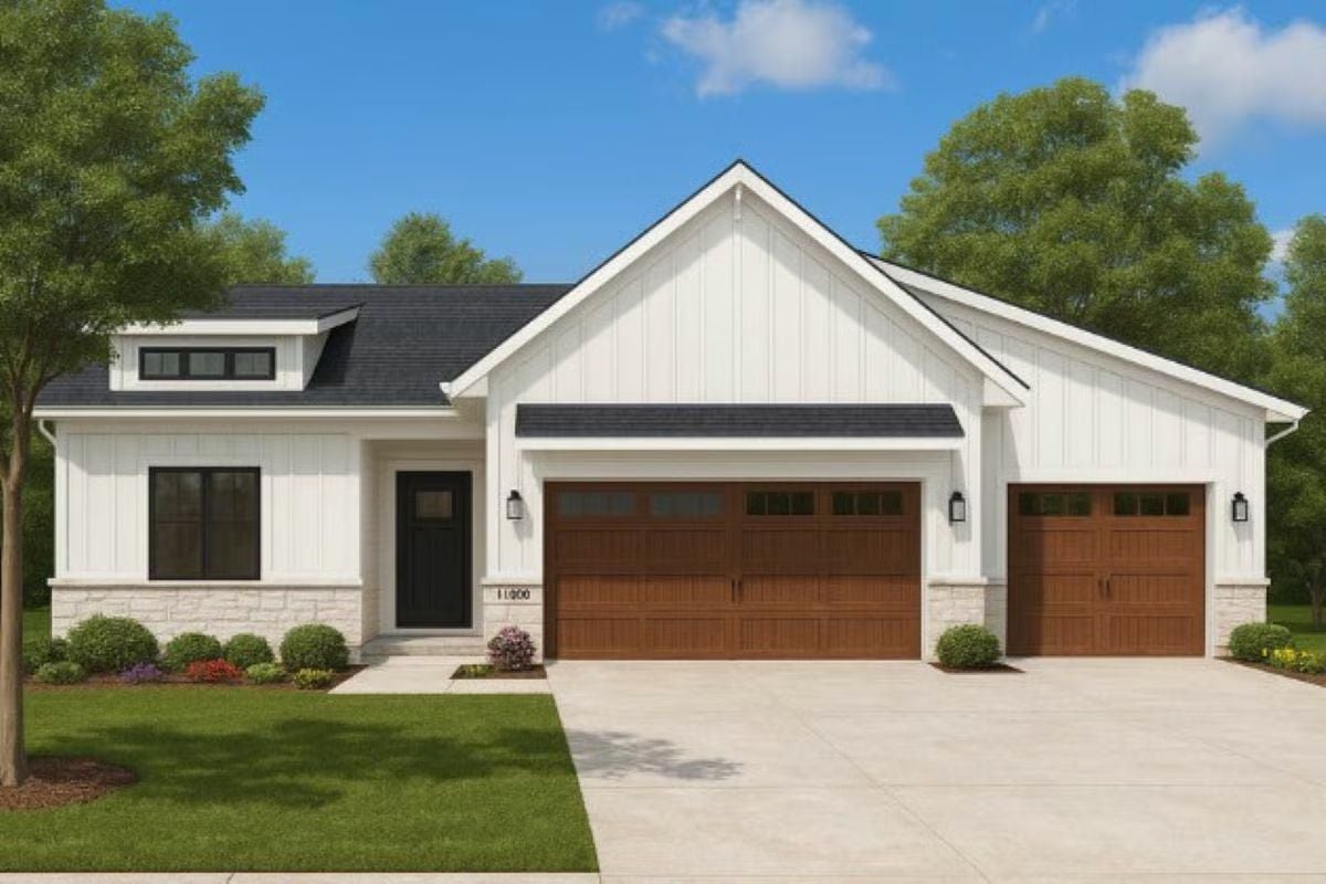 New American-Style 3-Bedroom Home with 3-Car Garage and Open-Concept Living (Floor Plan)