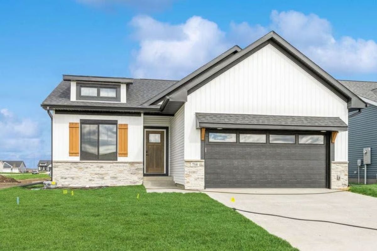 New American-Style 2-Bedroom Home with Open Floor Plan and Flex Room (Floor Plan)