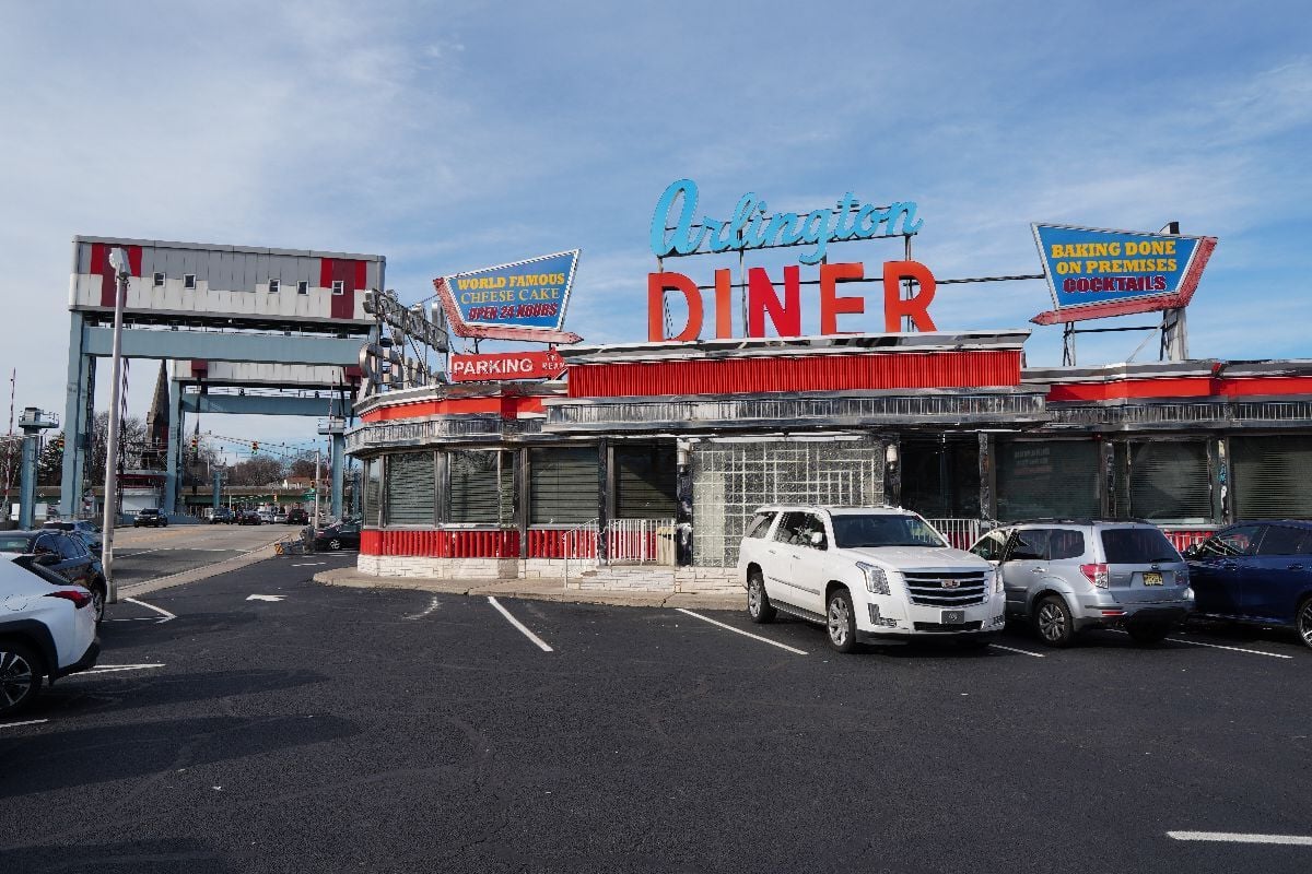 Exterior of the Arlington Diner.