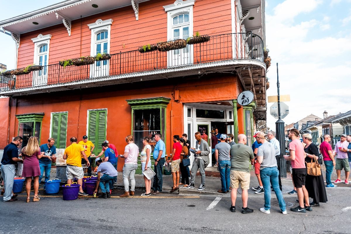 Long queue of line for brunch.