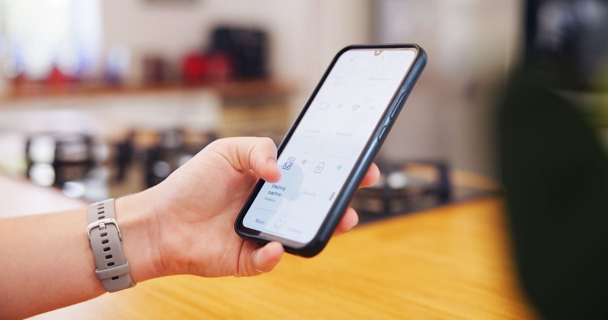 Hand holding phone that shows calendar app.