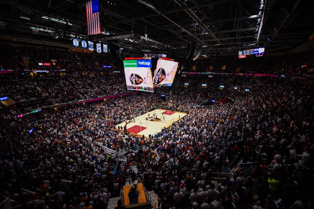 Scene of the 2017–18 season opener in then Quicken Loans Arena.