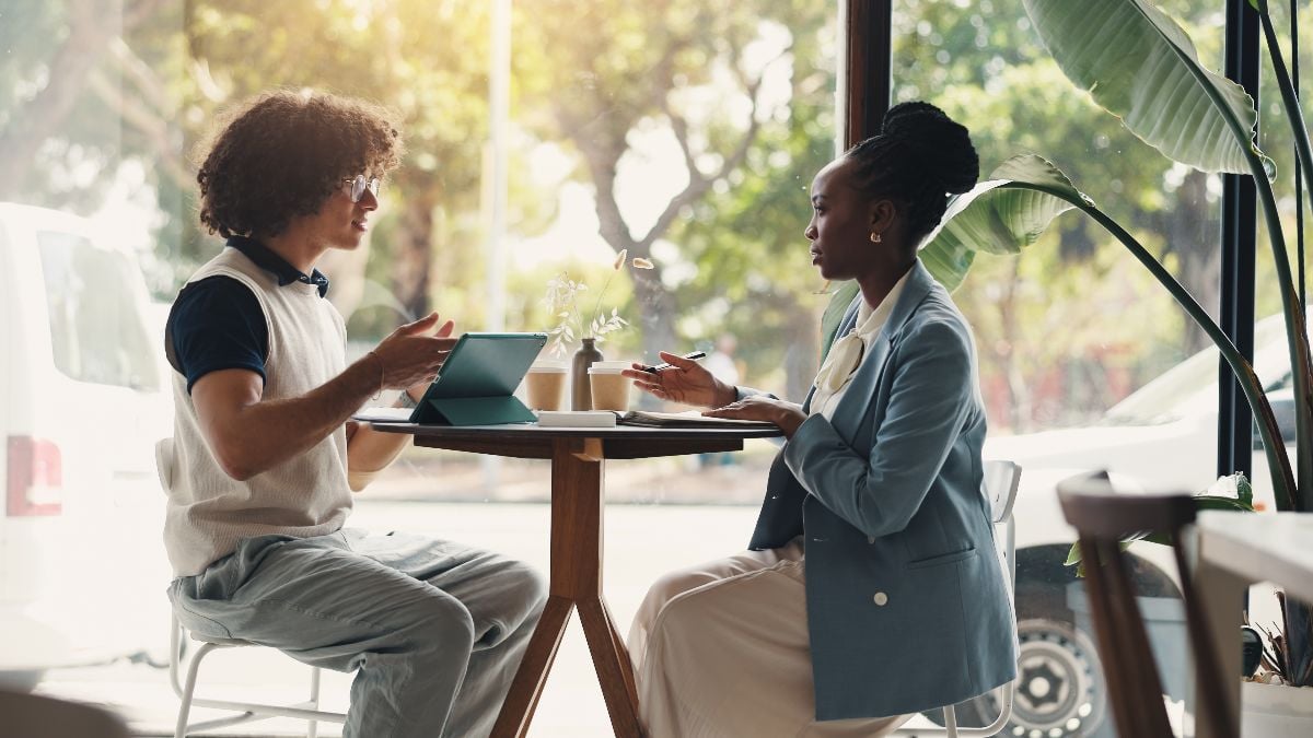 Proposal feedback and b2b collaboration in coffee shop.
