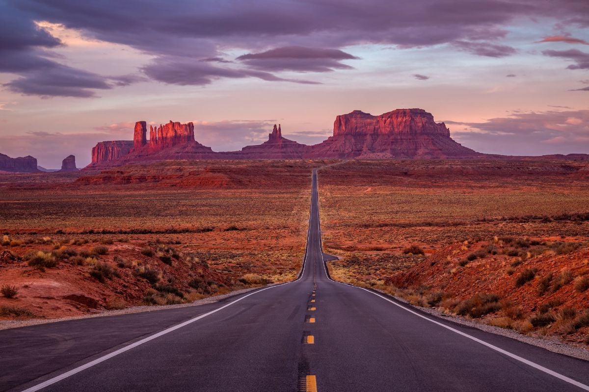 Sunrise with pink, gold and magenta colors near Monument Valley, Arizona.