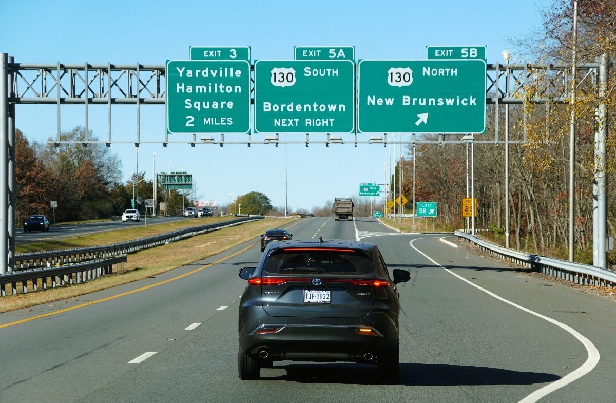 Highway signs to Exit 3 into Yardville and Hamilton, Exit 5A and 130 South into Bordentown and Exit 5B and 130 North into New Brunswick.