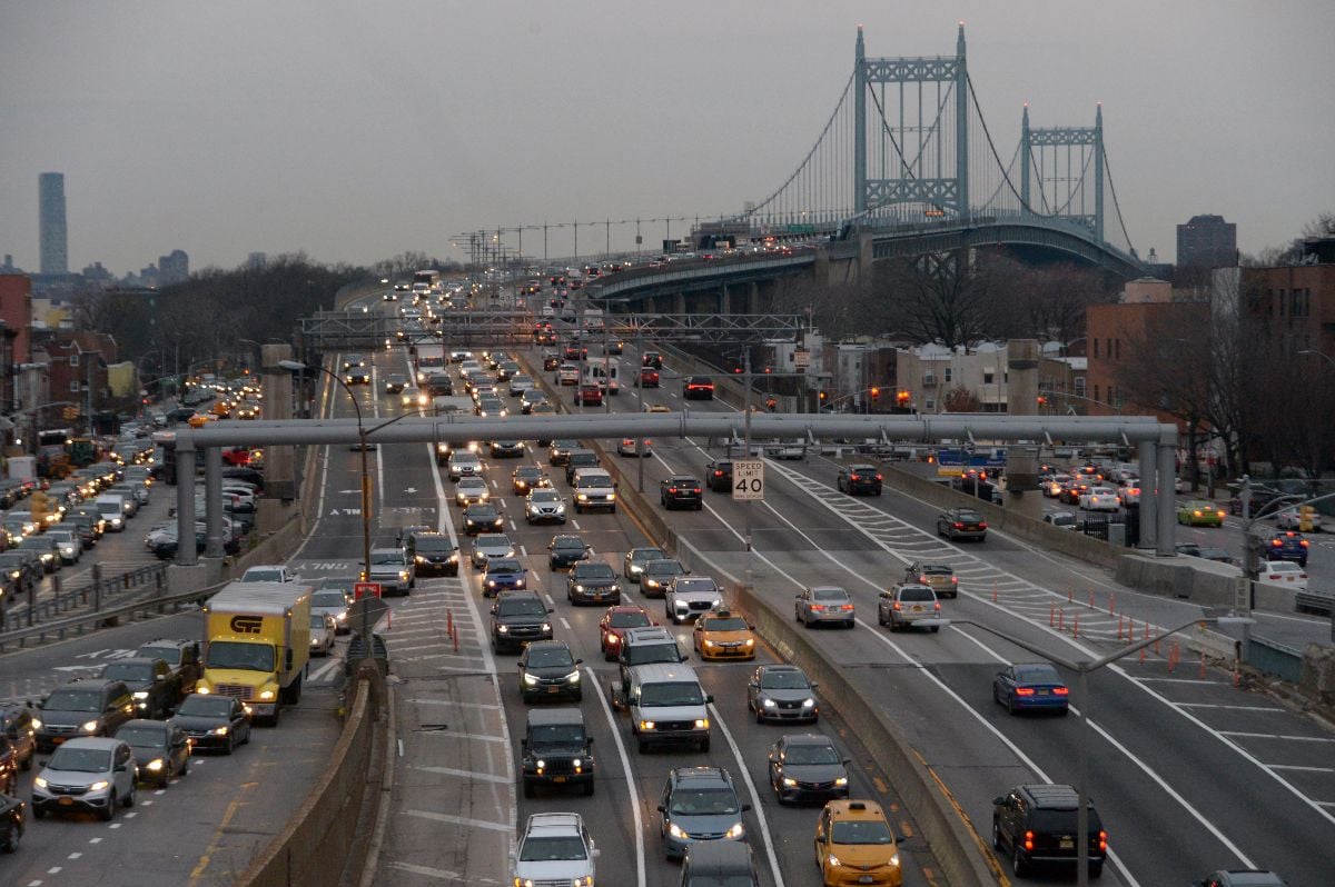 Evening rush hour traffic at Queens-bound lanes of the Grand Central Parkway.