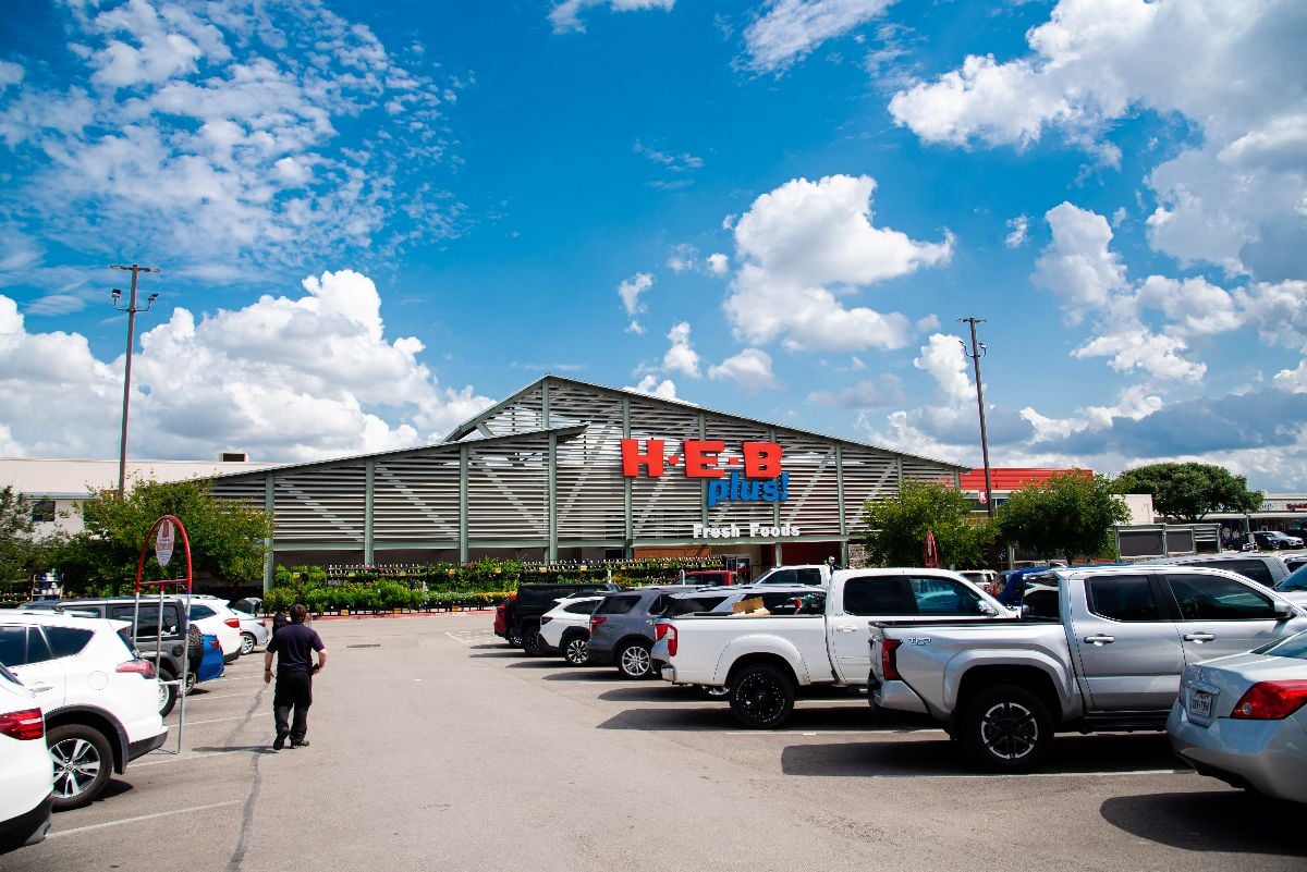 Customer enter H.E.B Plus grocery store from the parking lot.