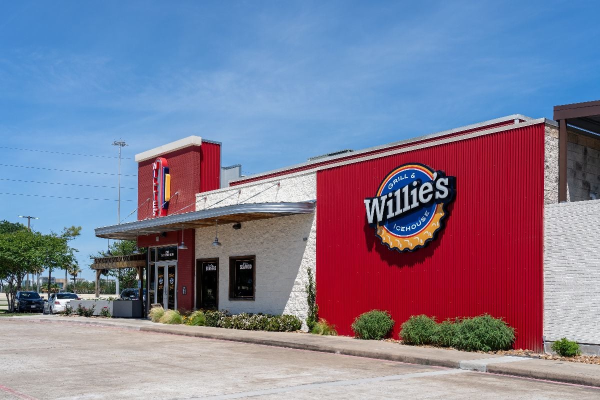 Willie's Grill and Icehouse exterior.