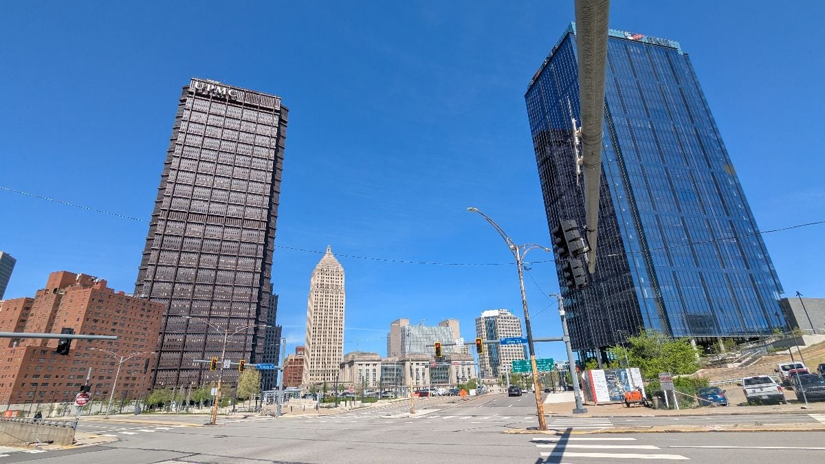 View of the intersection of Centre Avenue and Washington Place.