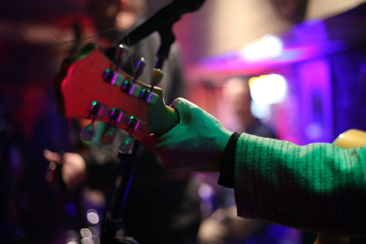 An old rockabilly guitarist in concert.