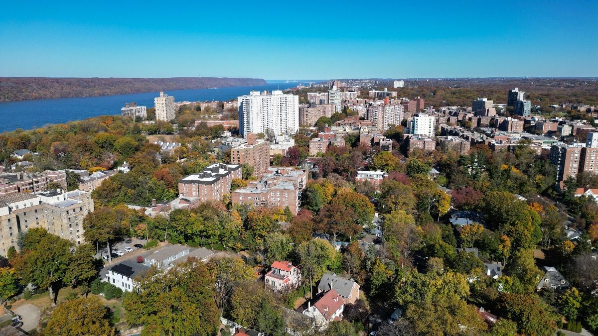 This location in the Bronx offers stunning views of lush greenery, a picturesque lake, and urban structures.