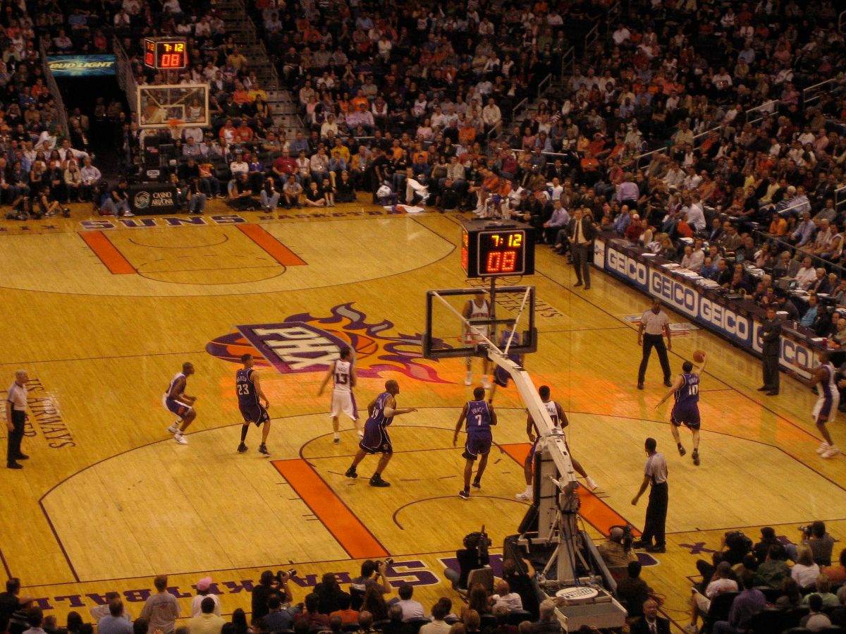 A home game against the Sacramento Kings in the 2006–07 season.