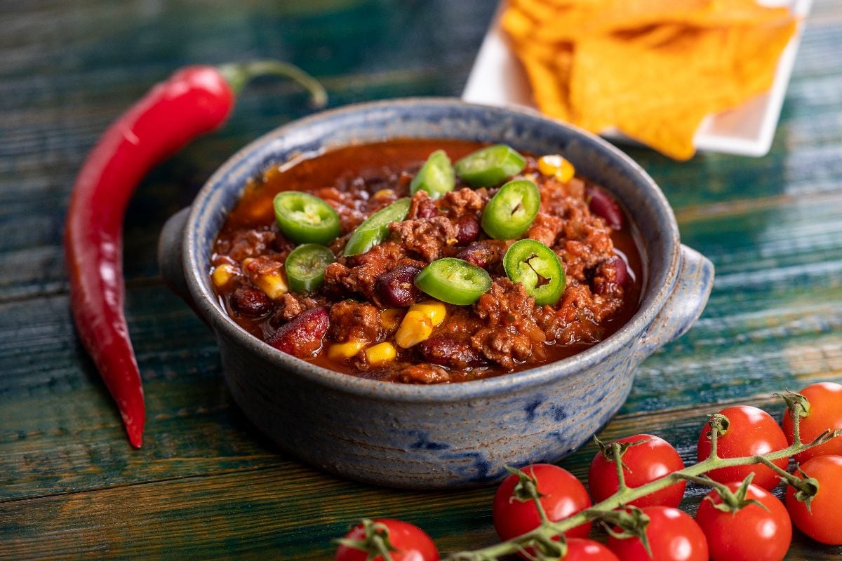 Chili con carne with nachos.
