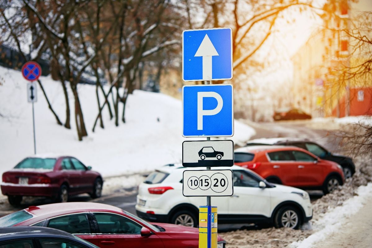 Paid park sign on pole at winter.