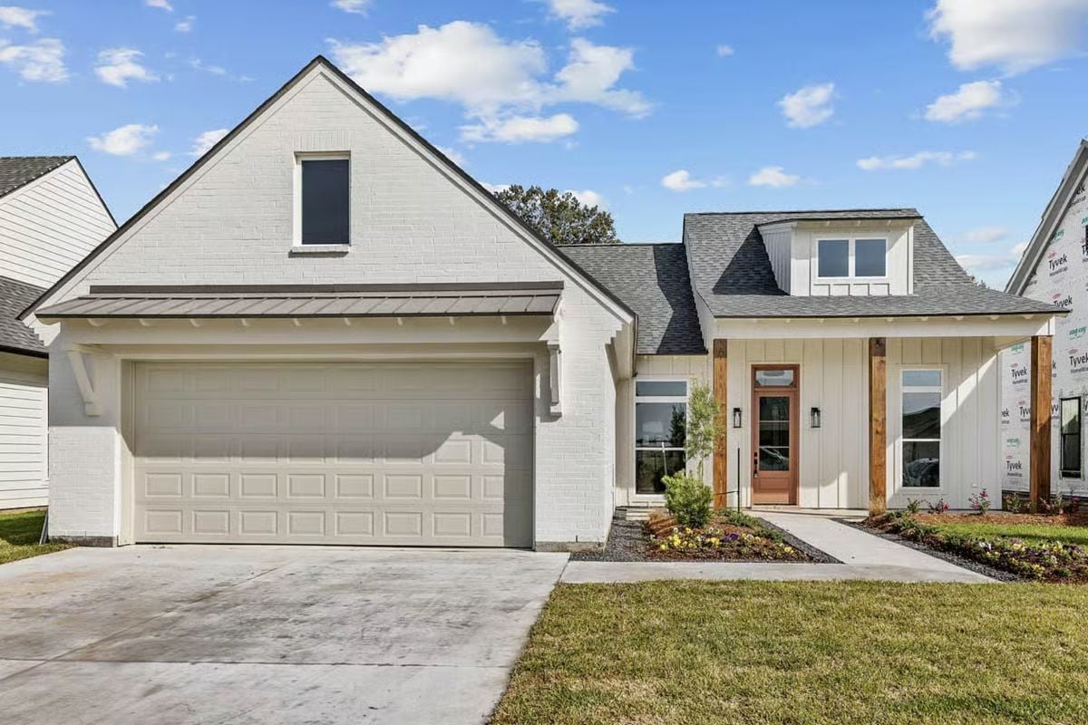 4-Bedroom Southern Farmhouse with Covered Porch and Open-Concept Living (Floor Plan)