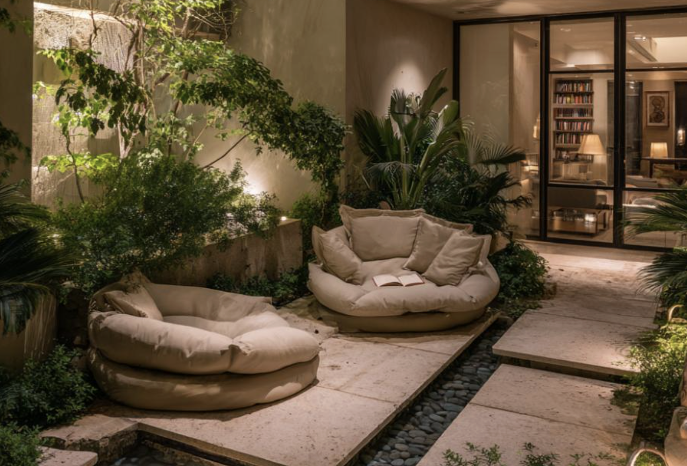 40 Serene Enclosed Luxury Courtyard Designs for Homeowners Who Love Privacy in Their Homes