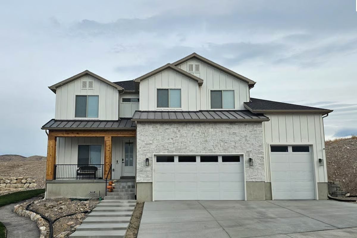 Craftsman-Style 4-Bedroom Home with Front Porch and Open-Concept Living (Floor Plan)