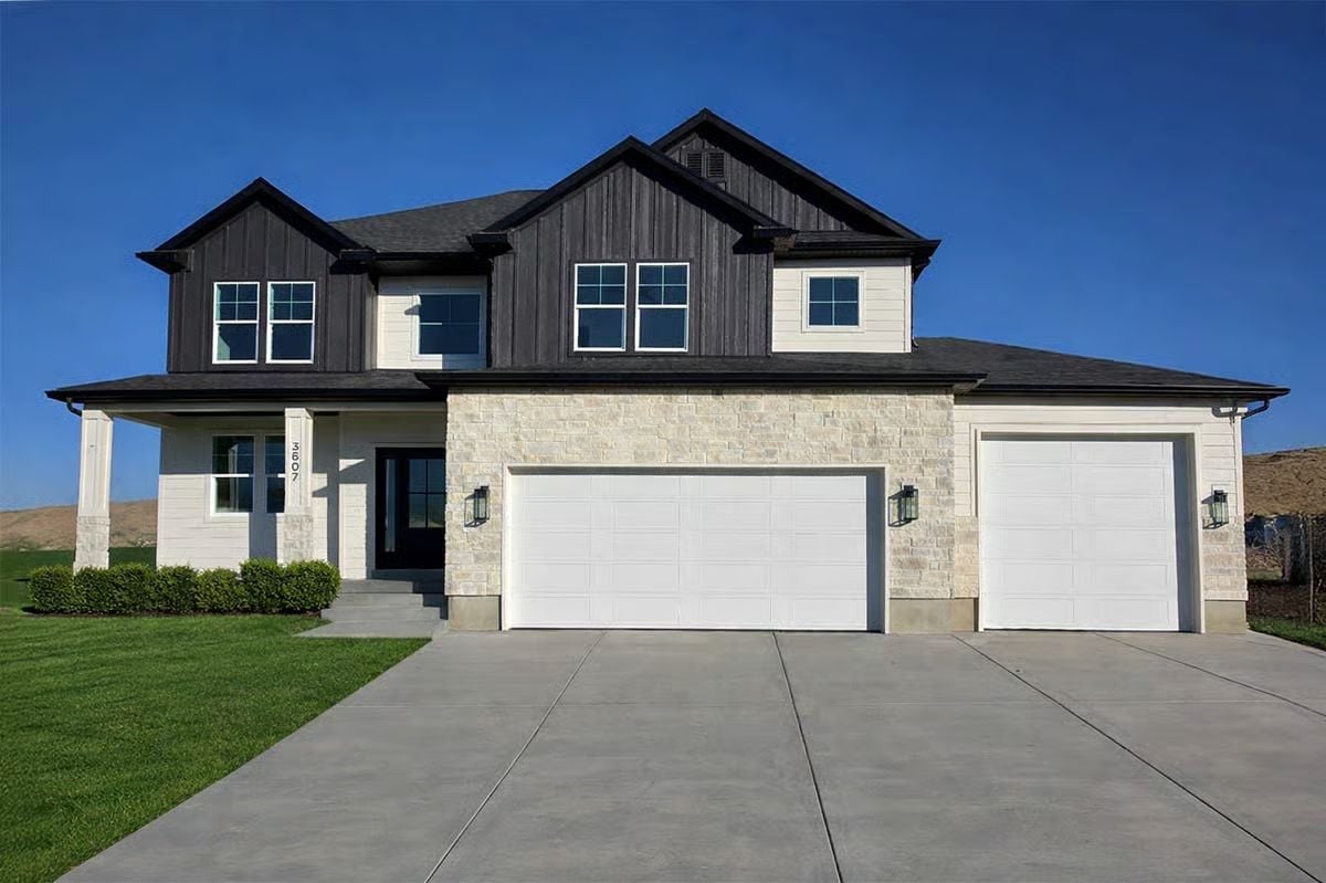 6-Bedroom Modern Farmhouse with 3-Car Garage and Basement Expansion (Floor Plan)