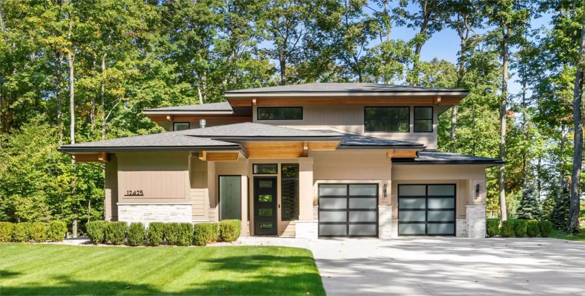 4-Bedroom Contemporary-Style Home with Large Bonus Room and Walk-Out Deck (Floor Plan)