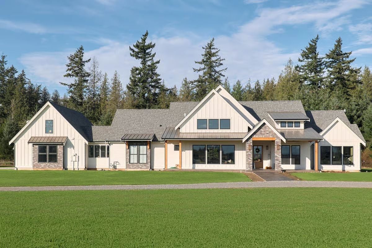Modern New American Farmhouse with 4 Bedrooms and 3-Car Garage (Floor Plan)