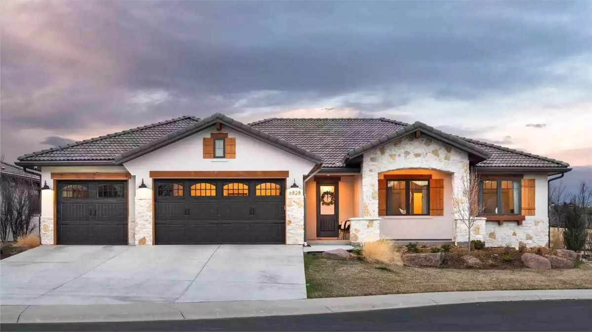 Hawthorn Cove 3-Bedroom Ranch with 3-Car Garage and Wet Bar (Floor Plan)
