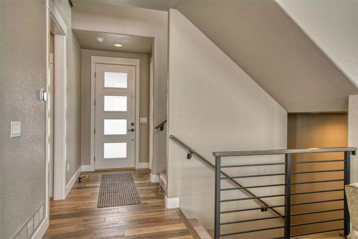 Horizontal Railings and Frosted Glass Panels Define a Modern Entryway