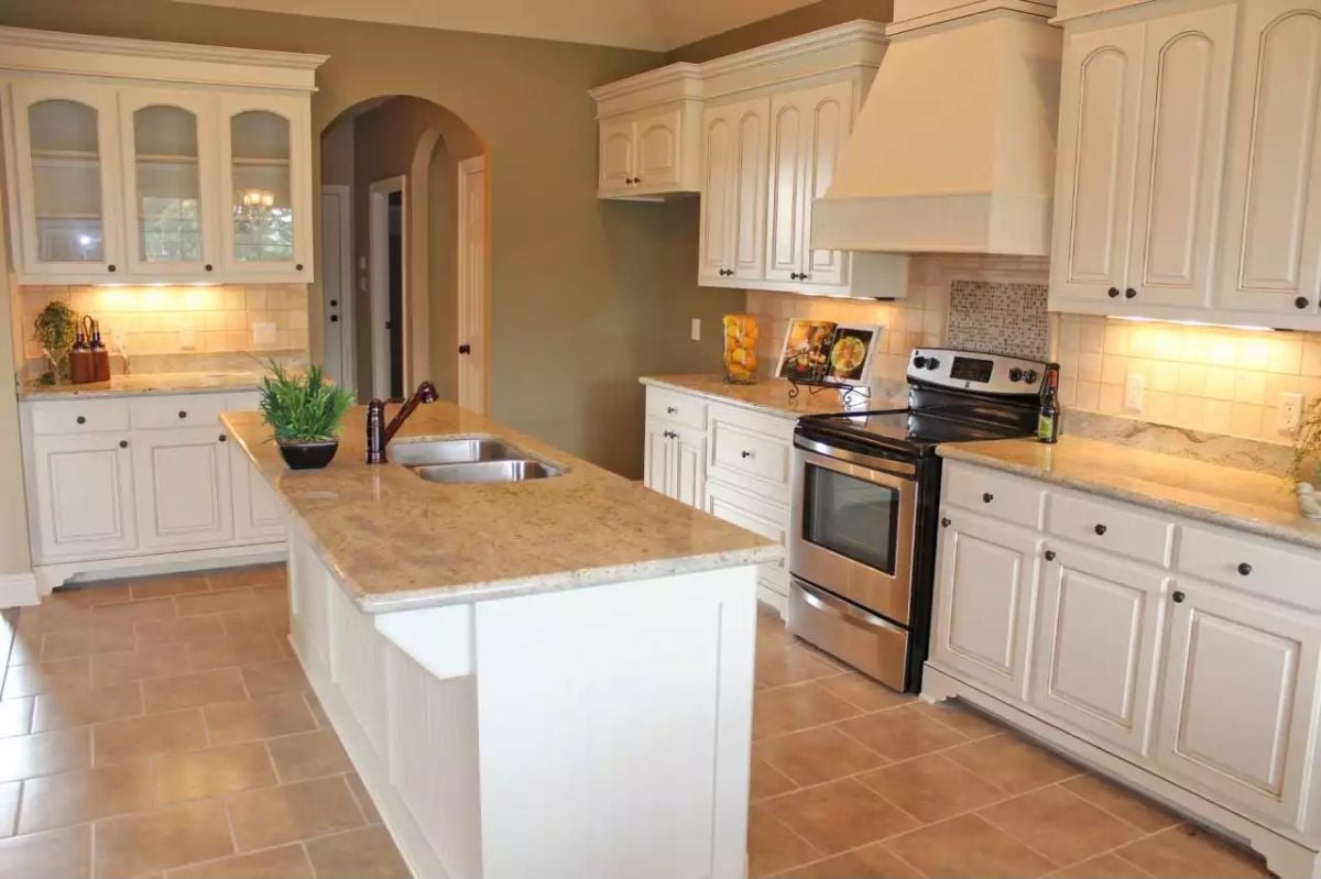 Cream Cabinets and Granite Counters Define a Classic Ranch Kitchen