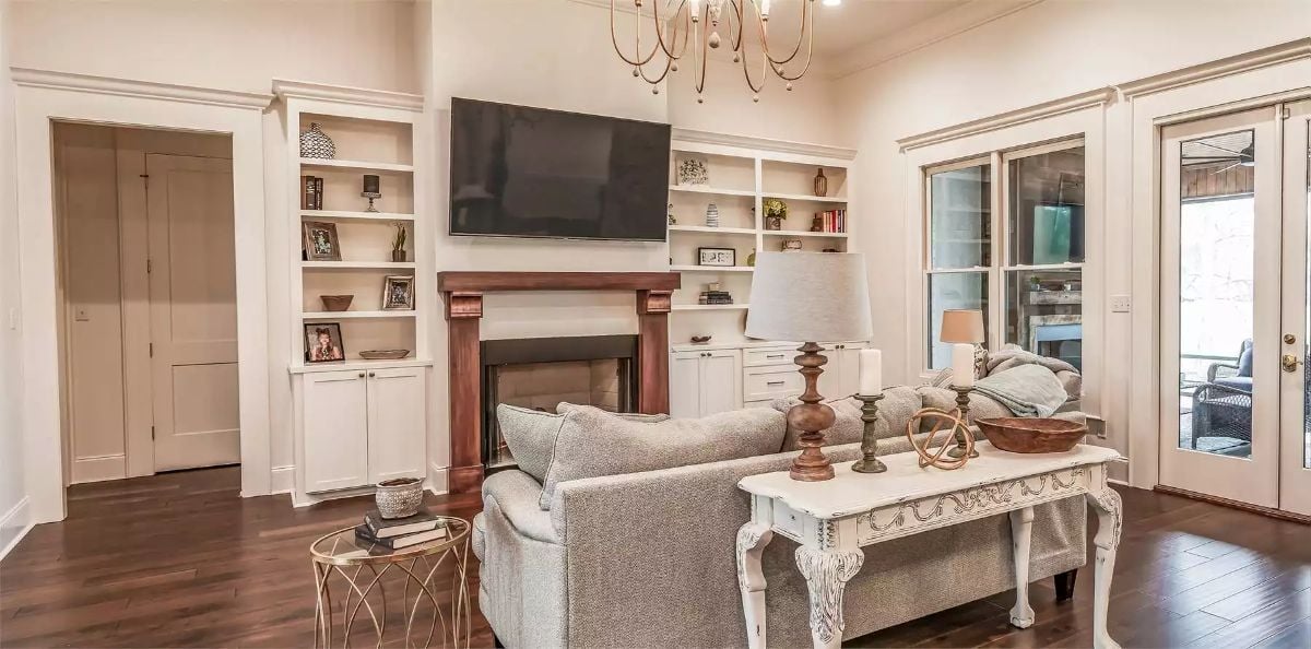 Built-In Shelving and a Wood Mantel Anchor This Warm Living Space