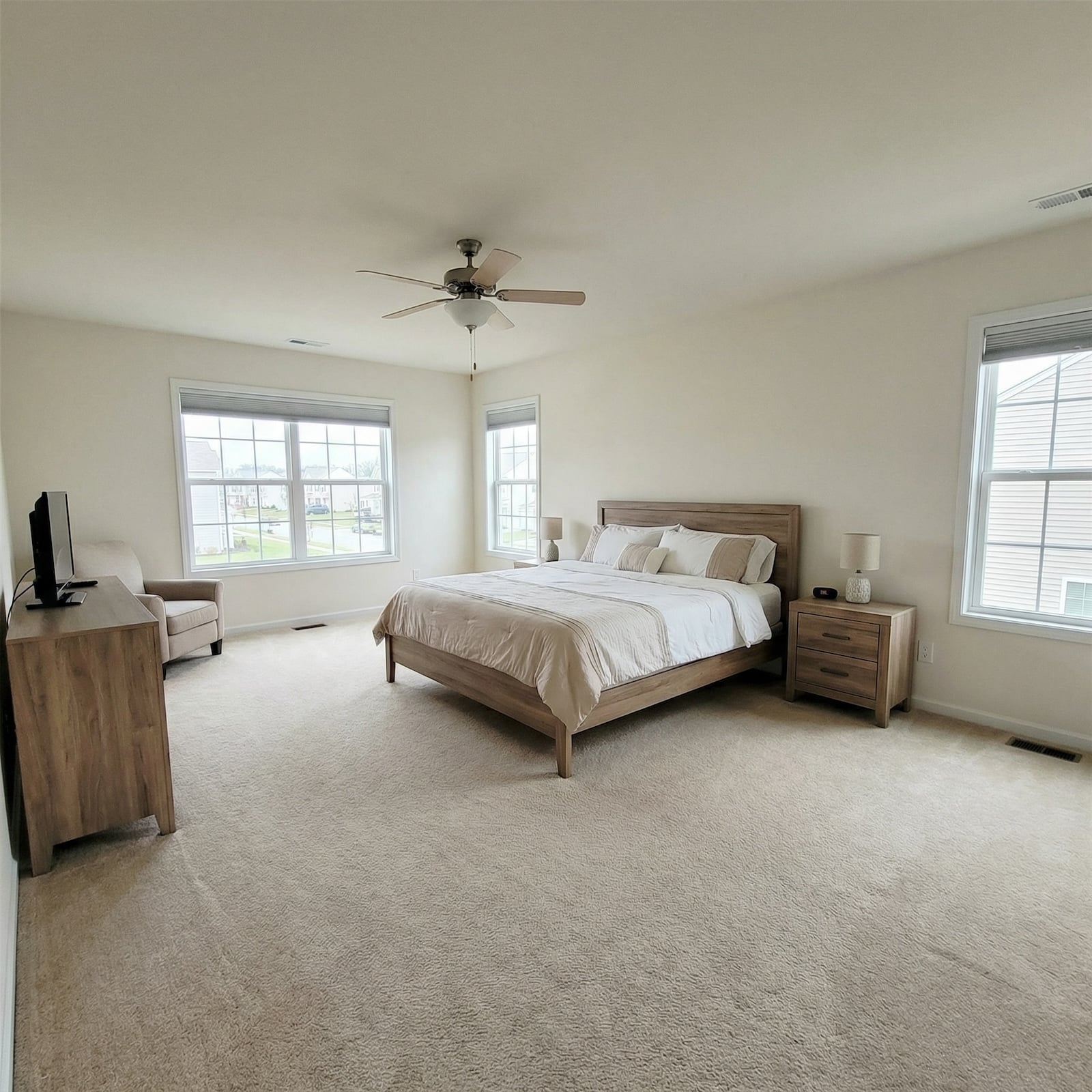 35 Before and After Bedroom Designs for People Who Think They’re Royalty