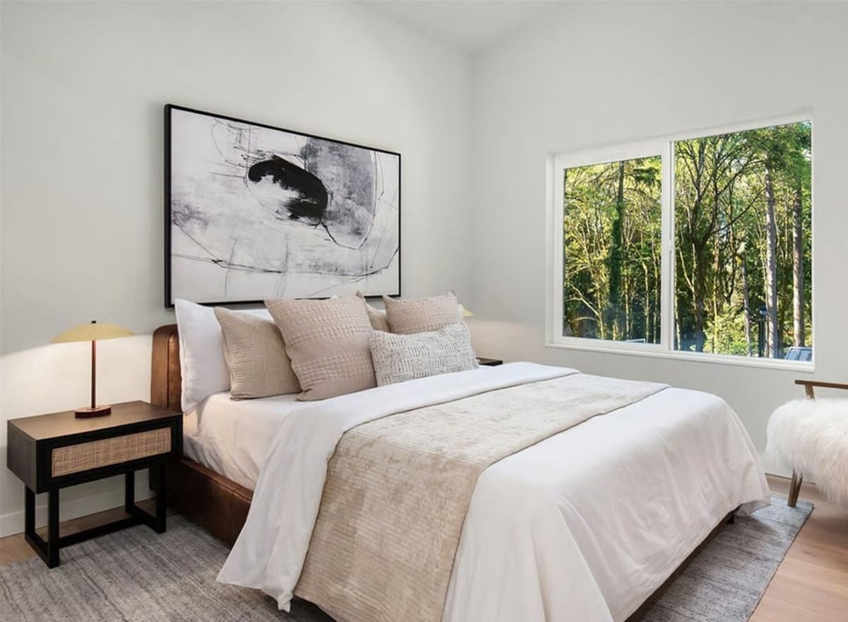 Abstract Art and Neutral Bedding Set a Calm Tone in This Primary Bedroom