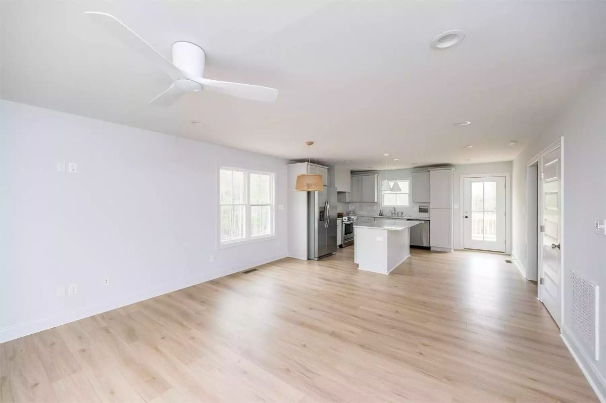 Open-Plan Living Flows Into a Kitchen Built for Real Cooking