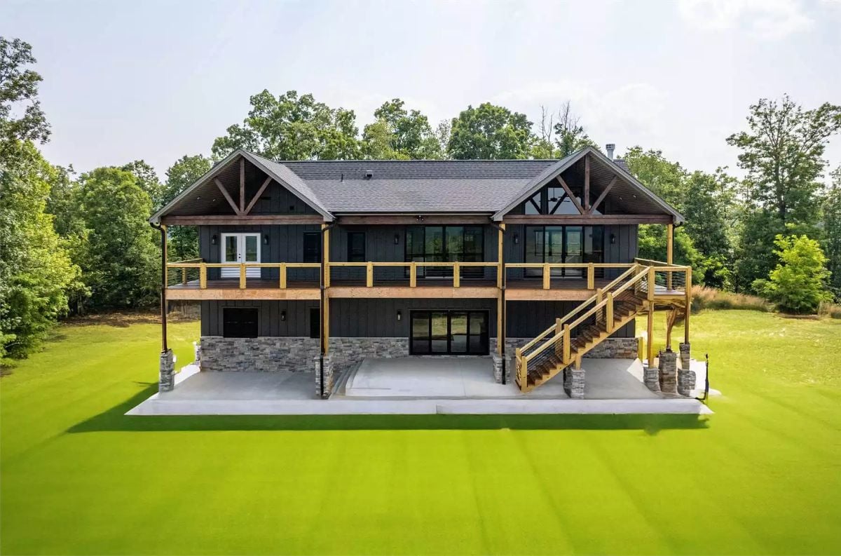 Craftsman Timber Framing Meets Dark Exterior Cladding on This Walkout Design