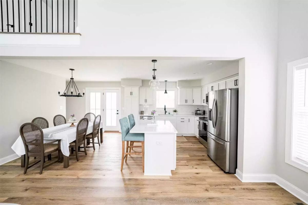 Open-Concept Kitchen and Dining Flow Around a Crisp White Island