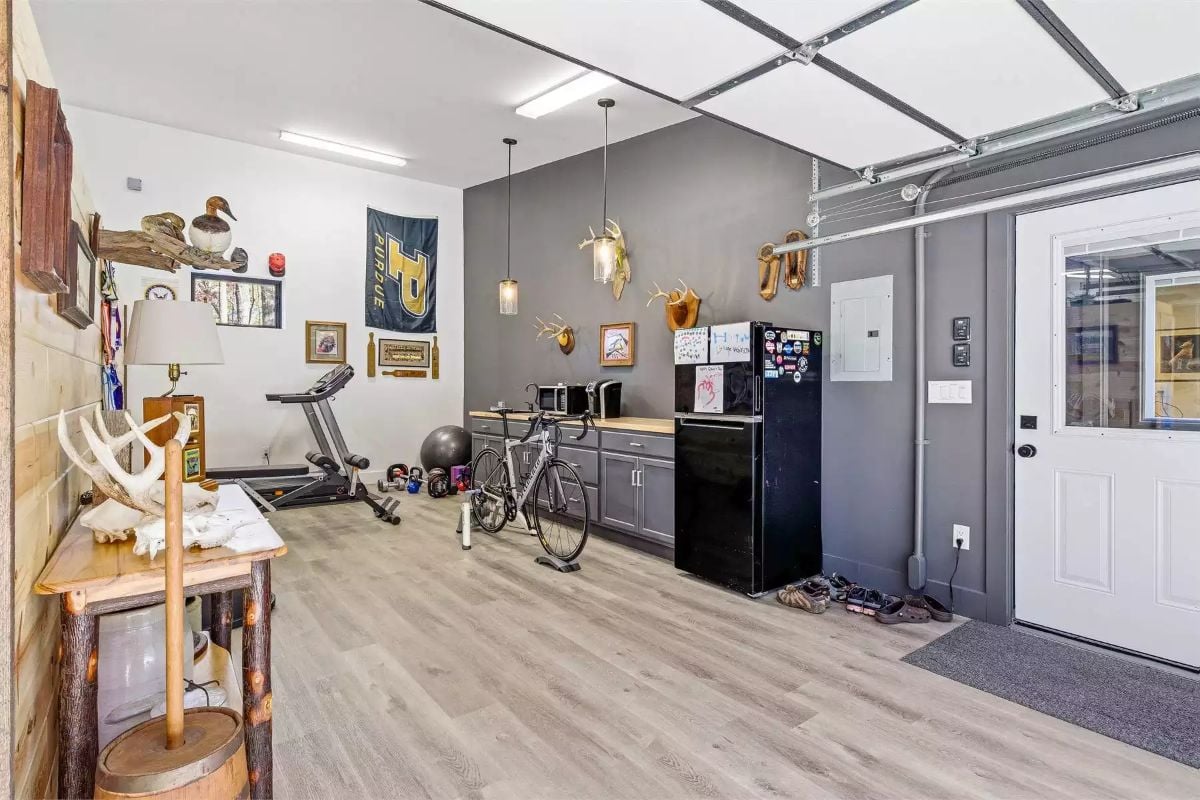 Garage Gym Meets Hunting Lodge in This Converted Carolina Bonus Space