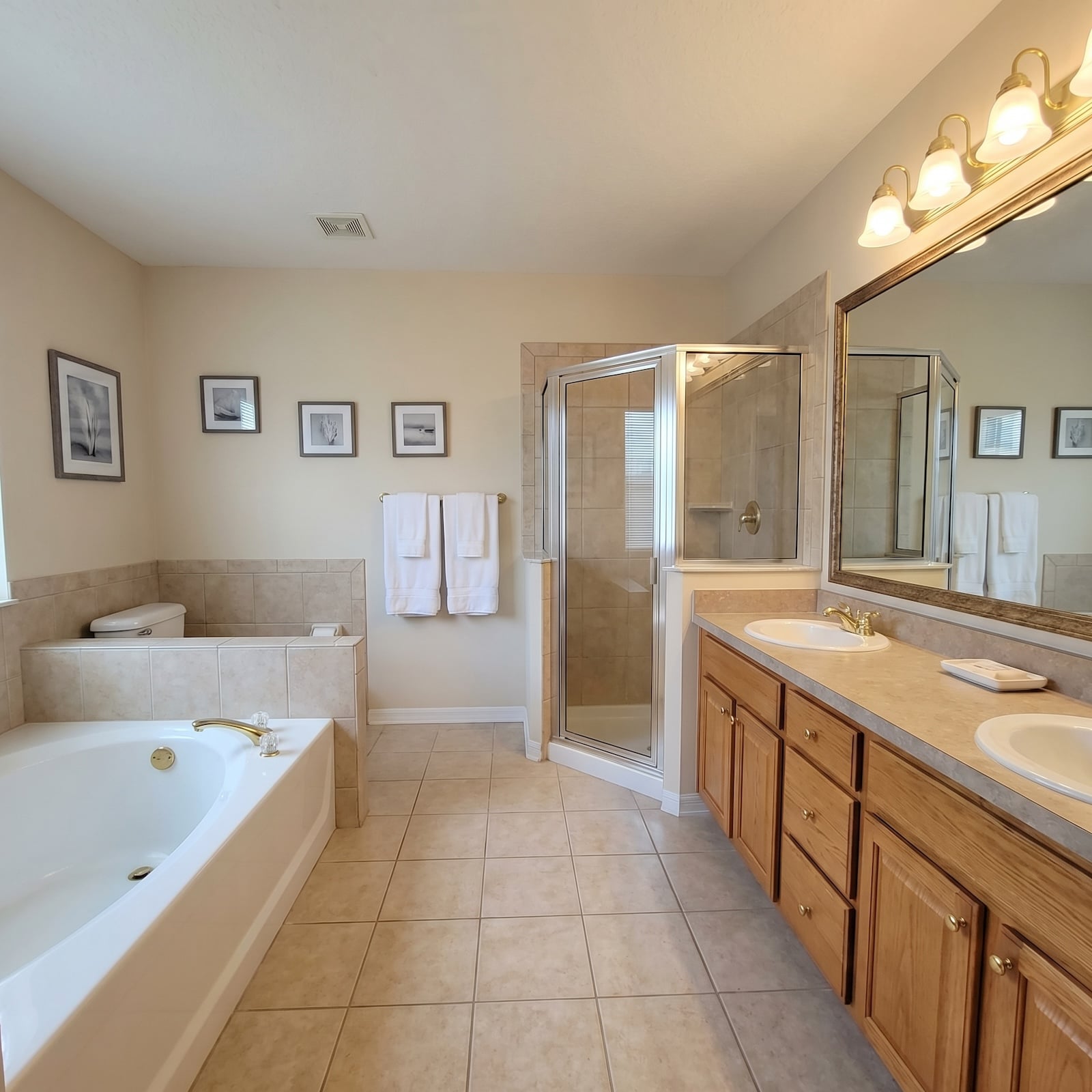 35 Before & After Primary Bathrooms Designed Around the One Habit Nobody Talks About