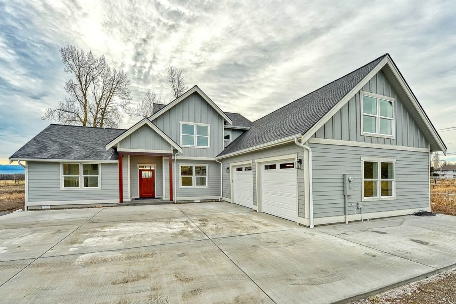 Craftsman-Style 3-Bedroom Home with Double Garage and Bonus Room (Floor Plan)