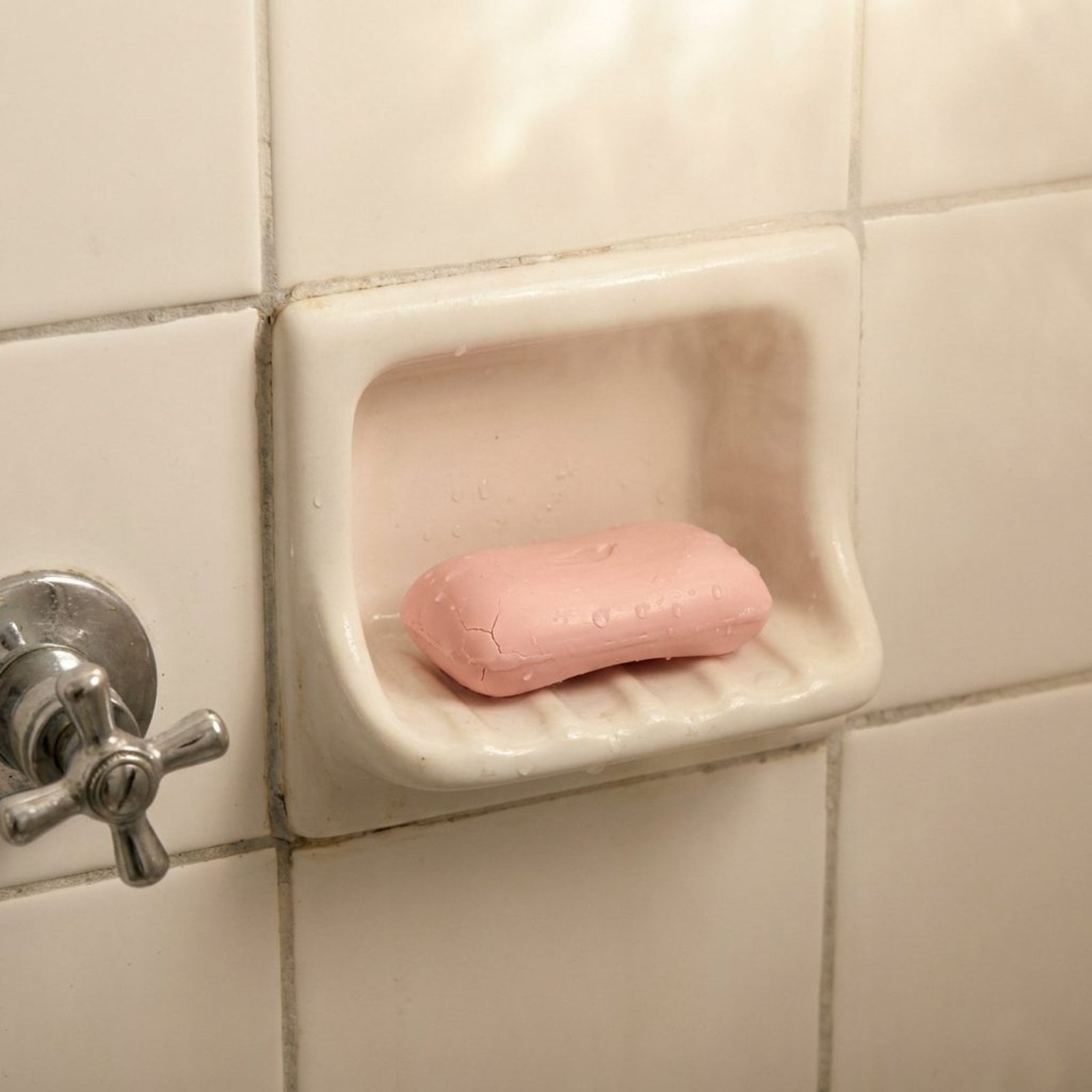 35 Things About 1950s Bathrooms That Modern Homeowners Would Find Charmingly Bizarre