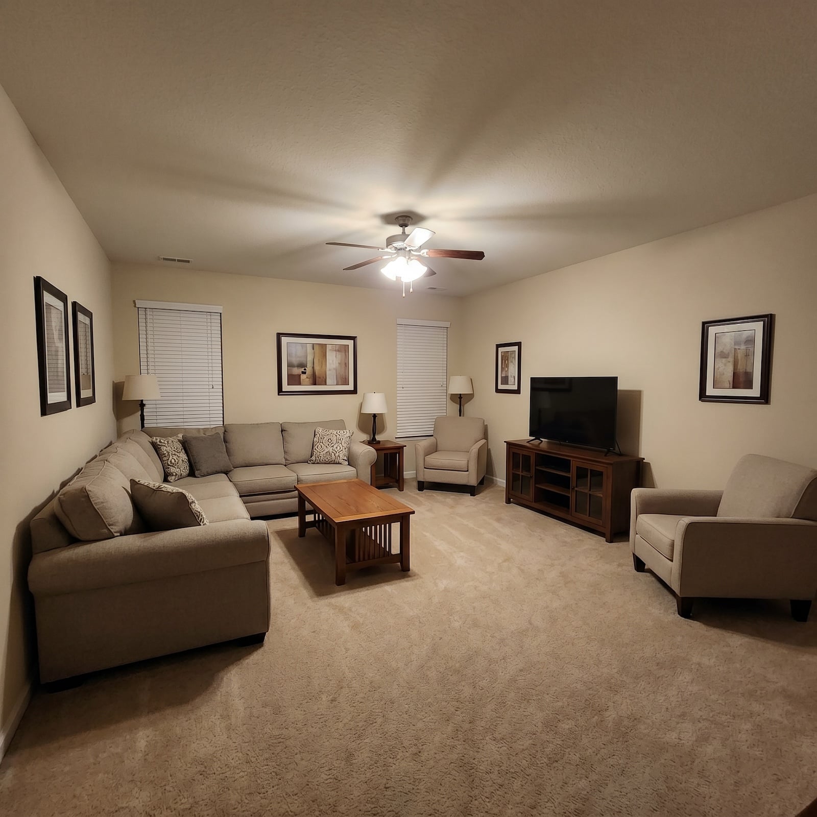 He Wanted a Poker-Inspired Living Room. At First She Said NO WAY… Until She Saw These 30 Before & After Designs He Showed Her
