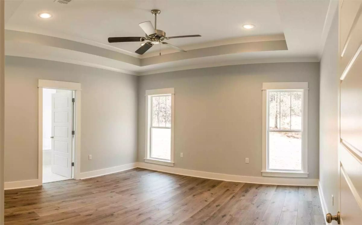Tray Ceiling and Hardwood Floors Do the Heavy Lifting in This Empty Room